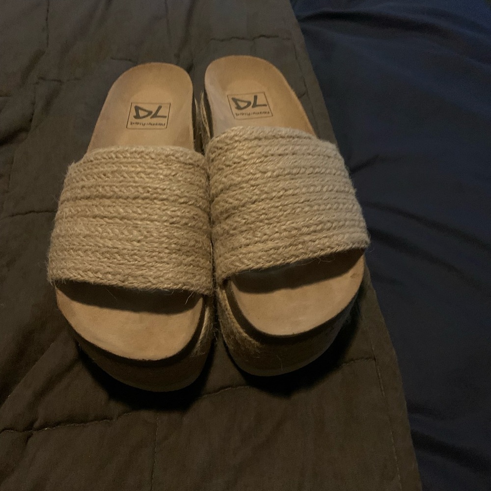 Dirty laundry used platform sandals size 5.